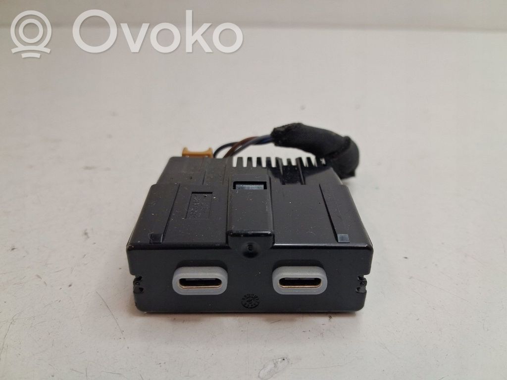 Skoda Rapid (120G, 130G, 135G) Cigarette lighter front 
