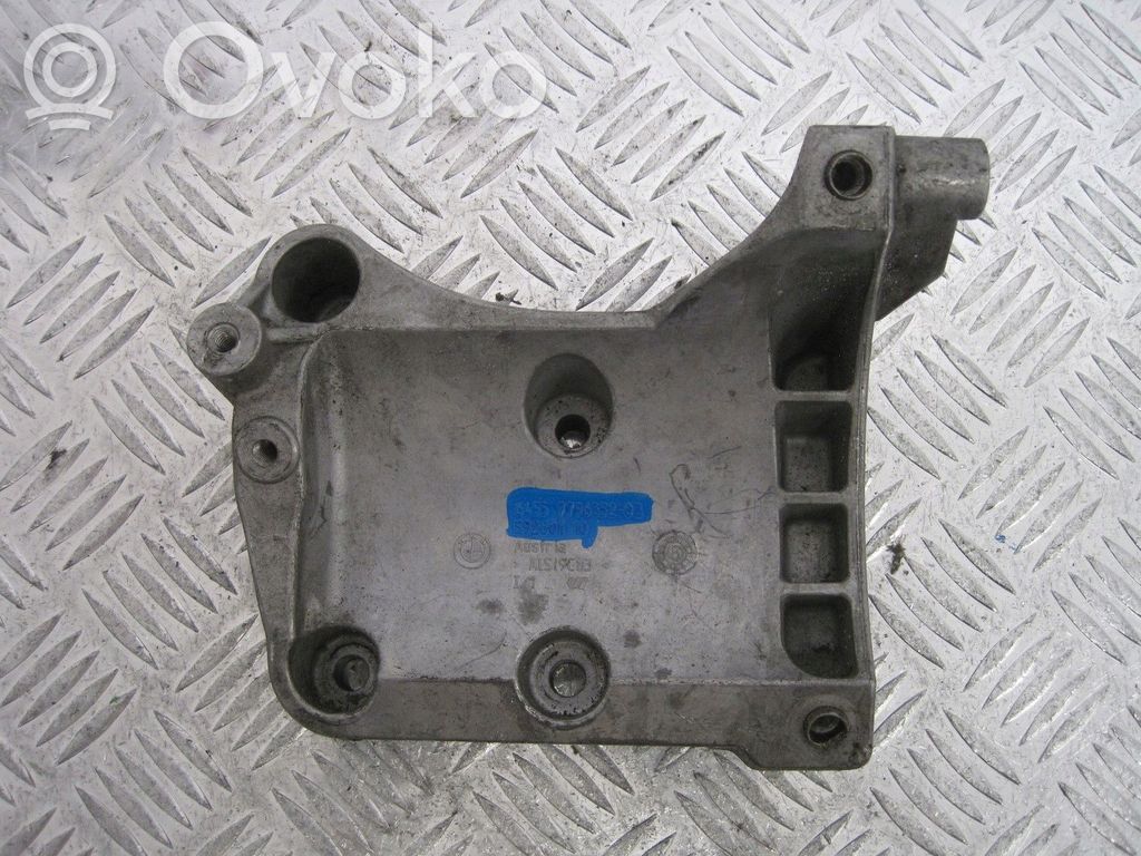 Engine mount bracket   7796352
