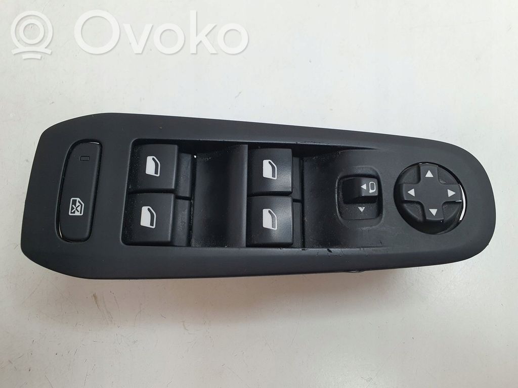 Peugeot 308 Central console control unit 