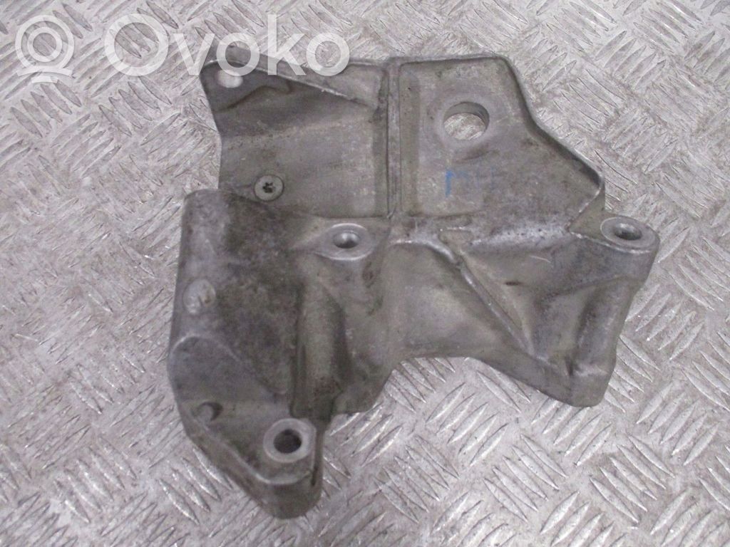 Engine mount bracket   6G926P096FC