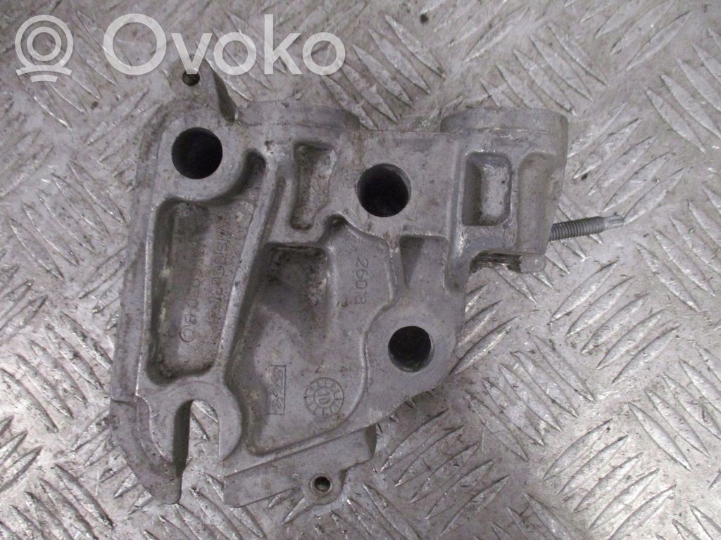 Ford Focus C-MAX Engine mount bracket 