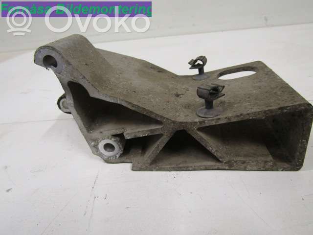 Engine mounting bracket   9485192