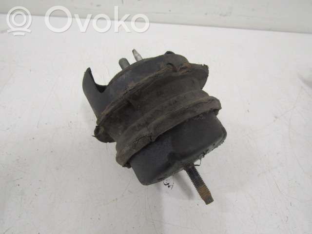Engine mount bracket   XR82891