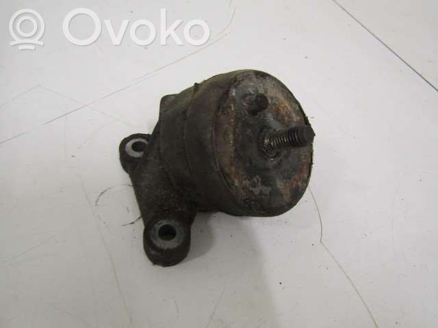 Volvo 740 Engine mounting bracket 