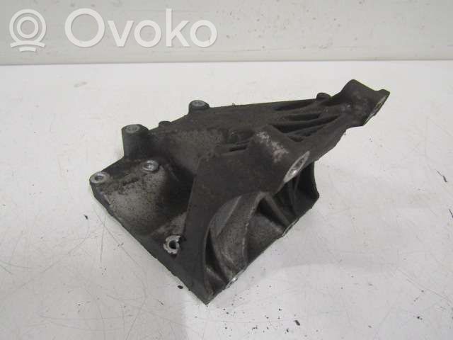 Ford Focus Engine mounting bracket 