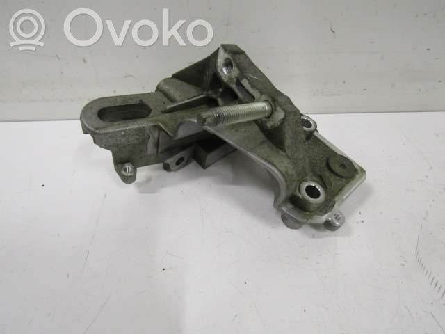 Ford Focus Engine mounting bracket 