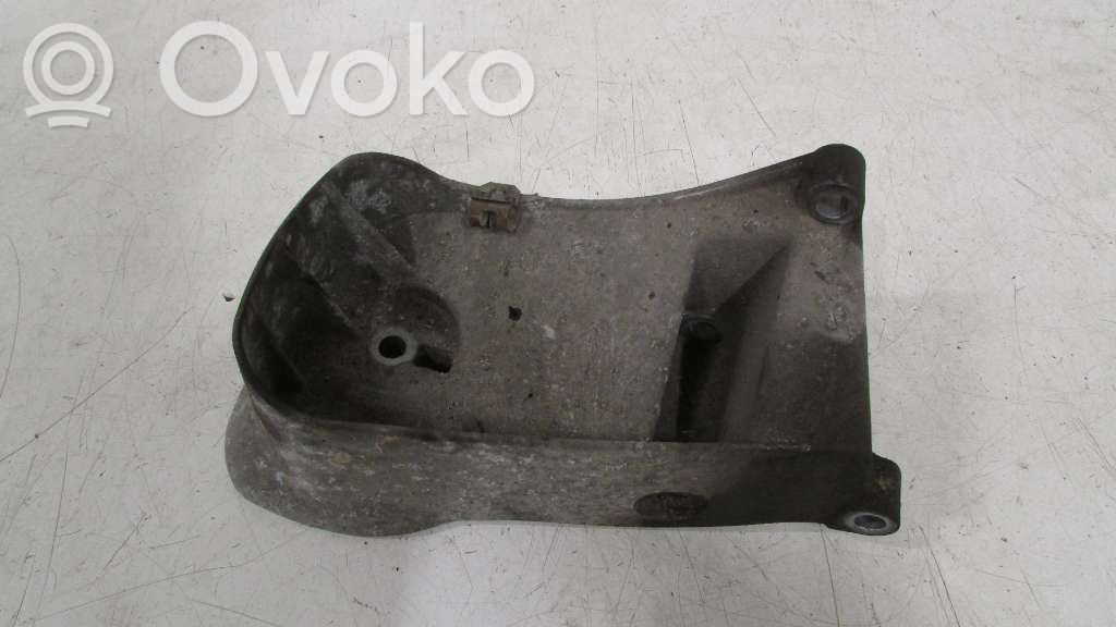 Volvo S80 Engine mounting bracket 
