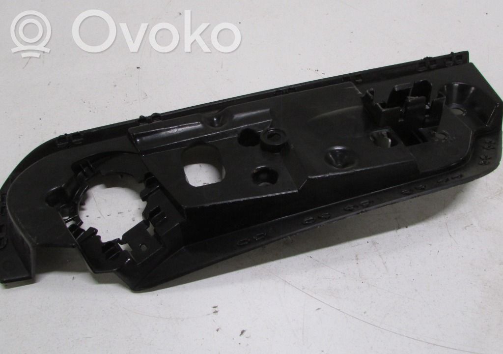 Volvo V70 Front door interior handle 