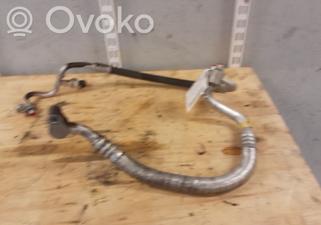 Ilmastointilaitteen putki (A/C)