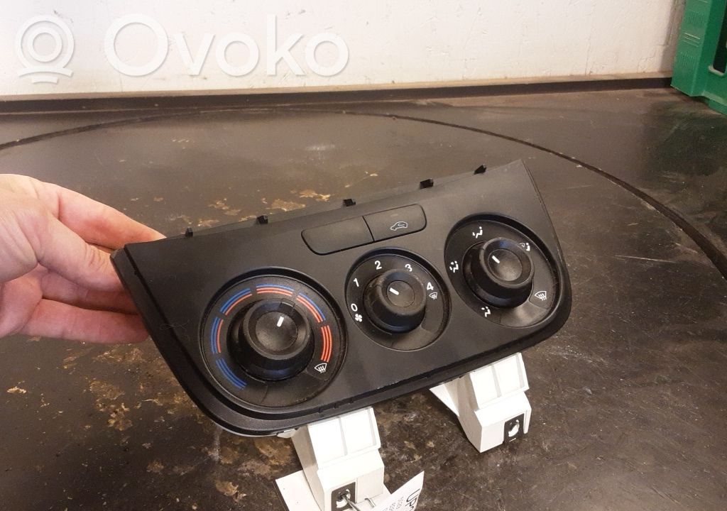 Opel Combo D Climate control unit 