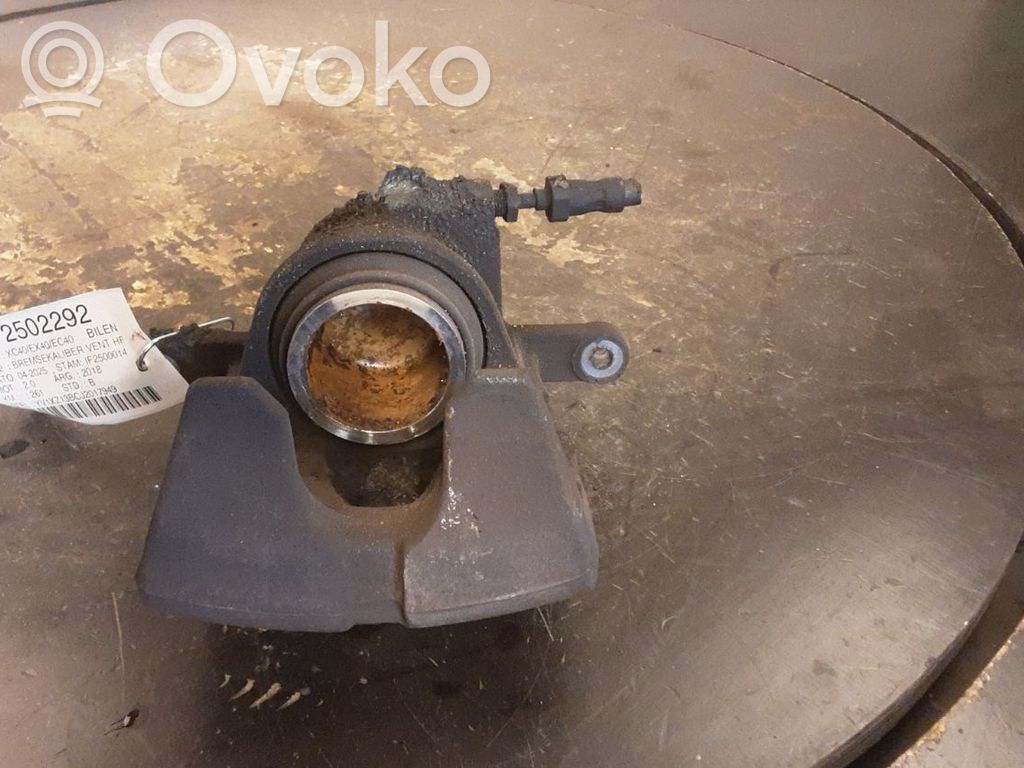 Volvo XC40 Передний суппорт 