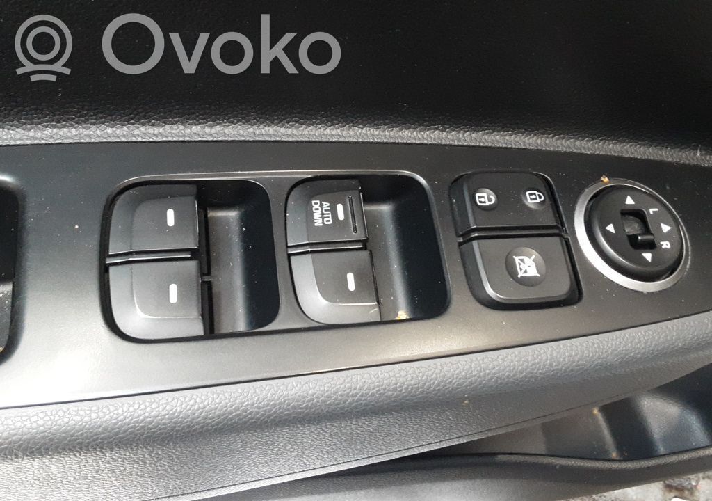 Hyundai i10 Interruttore di controllo dell’alzacristalli elettrico 