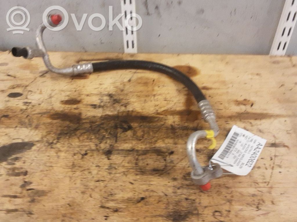 Ilmastointilaitteen putki (A/C)   39121587