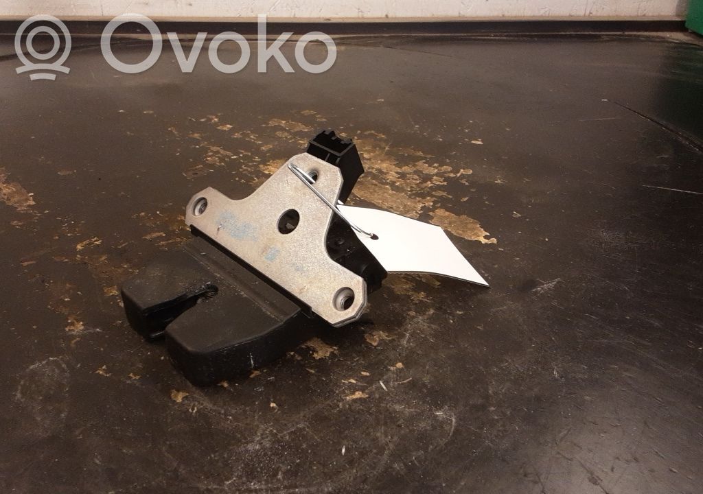 Central locking motor   8M51R442A66DA