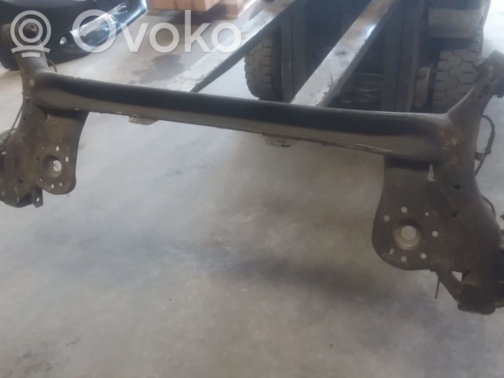 Eje trasero   421100H020