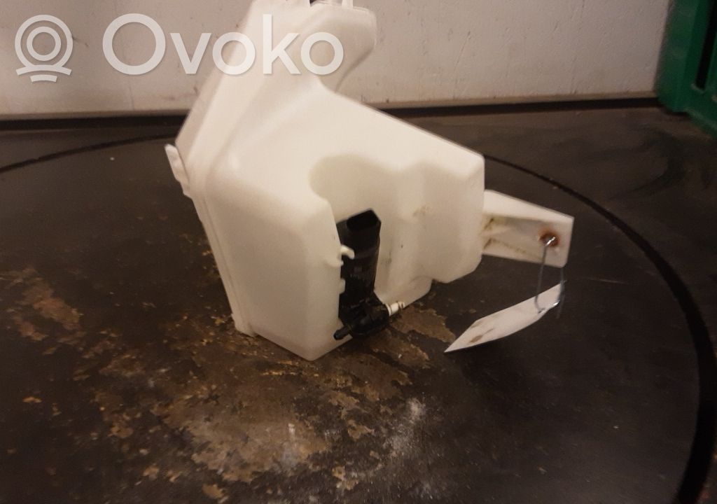 Tuulilasinpesimen nestesäiliö   39015511