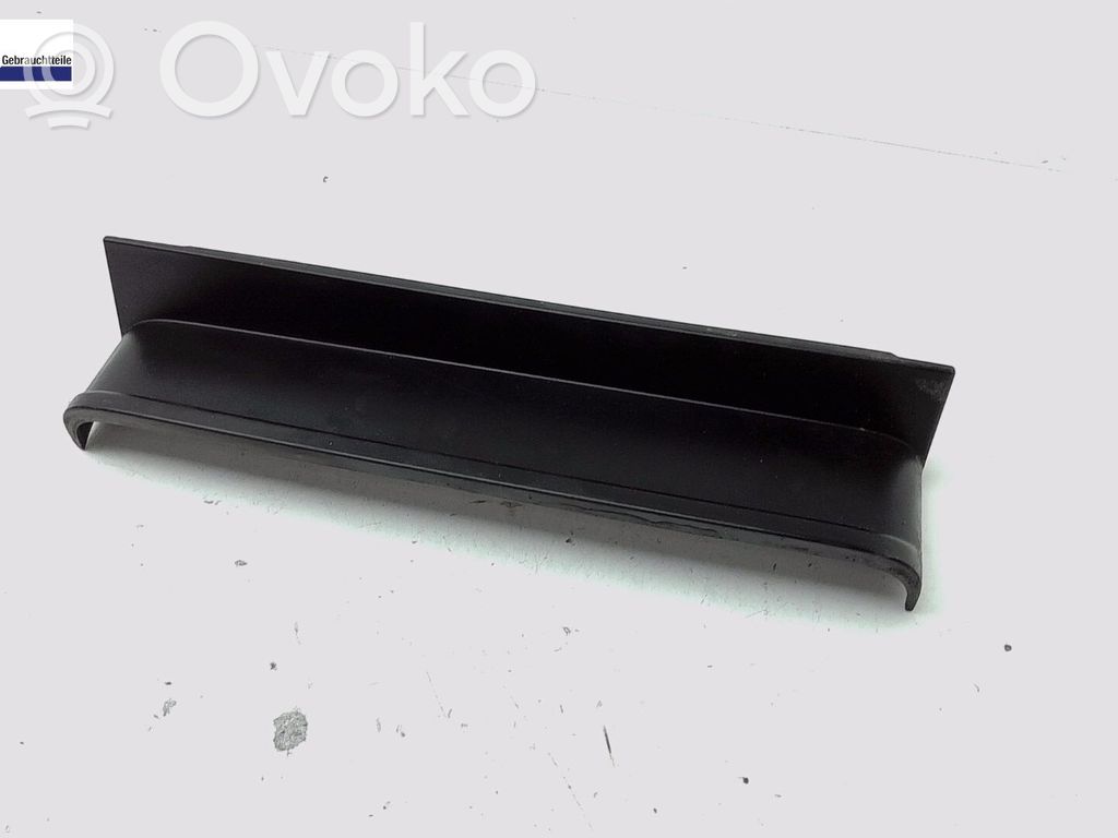 Volkswagen Caddy Listwa pod lampę tylną 