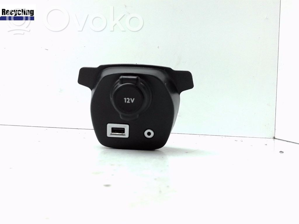Peugeot 108 Popielniczka deski rozdzielczej 