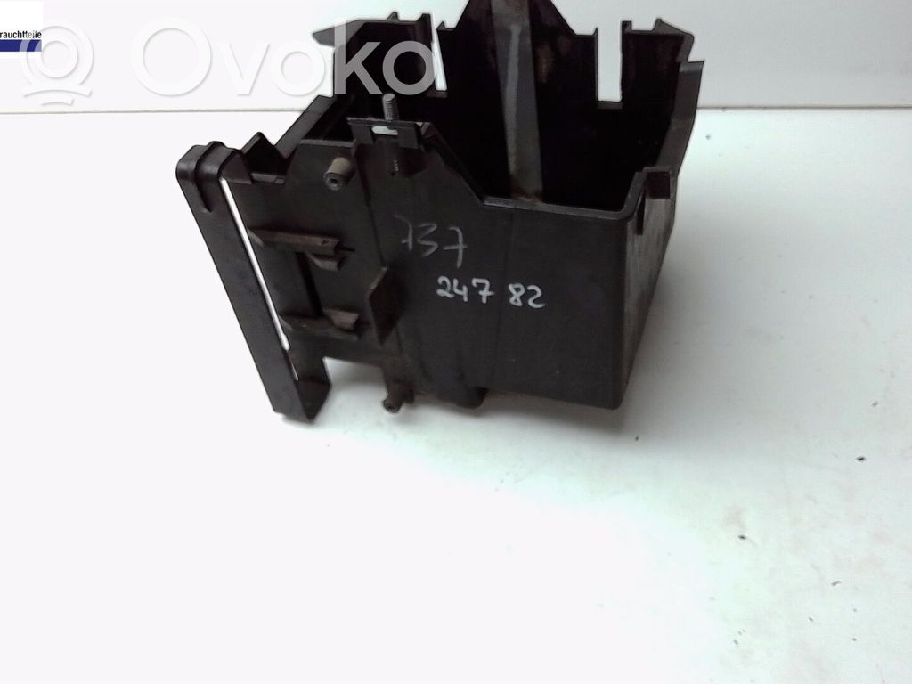 Akkulaatikon alusta   DD3256041