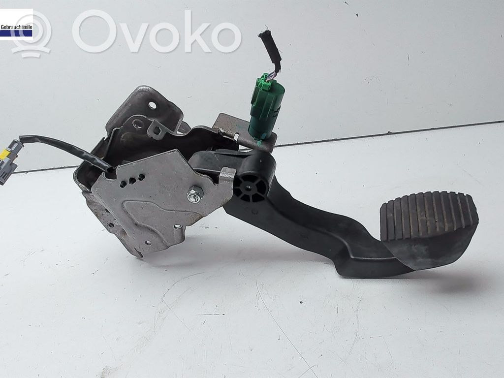 Peugeot 208 I Clutch pedal 