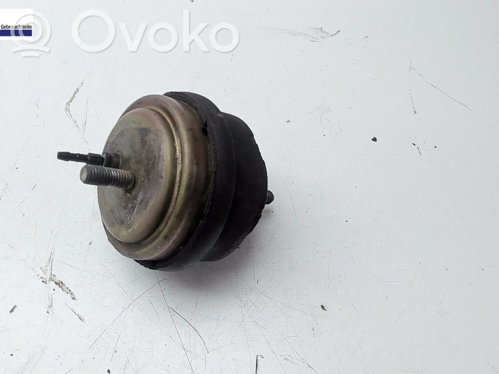 Engine mount bracket