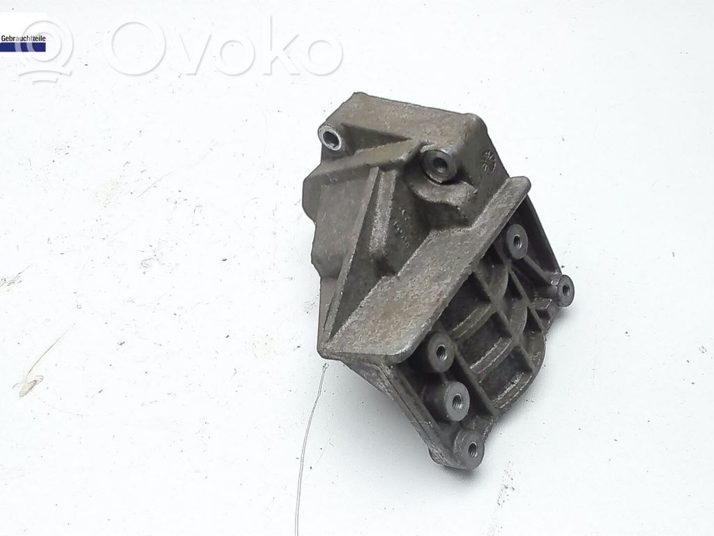 Ford Fusion Engine mounting bracket 