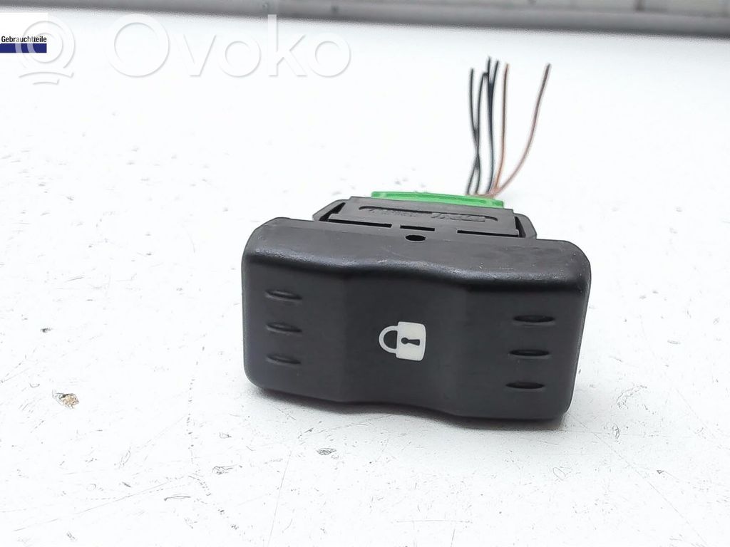Dacia Logan I Central locking switch button 