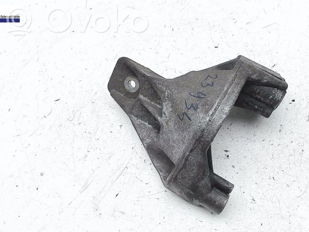 Engine mounting bracket   90497235,00684801
