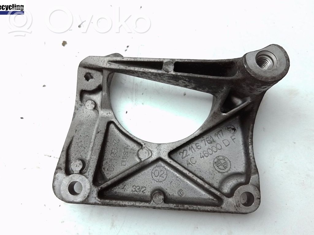 Engine mounting bracket   22116776669