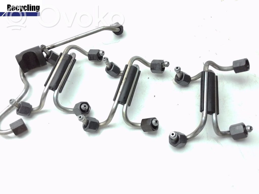 BMW 5 E39 Fuel injector supply line/pipe 