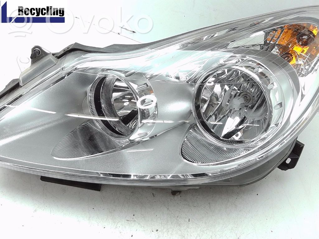 Opel Corsa D Lampa przednia 