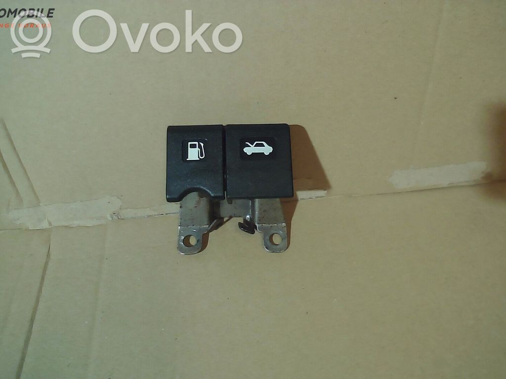 Engine bonnet (hood) release handle