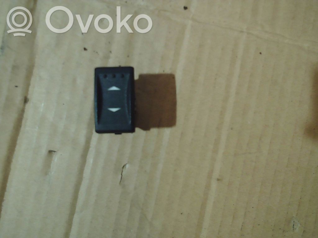 Ford Mondeo Mk III Przyciski szyb 