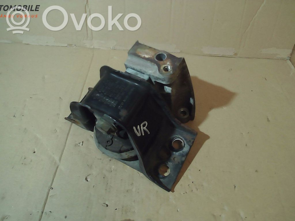 Nissan Micra Engine mounting bracket 