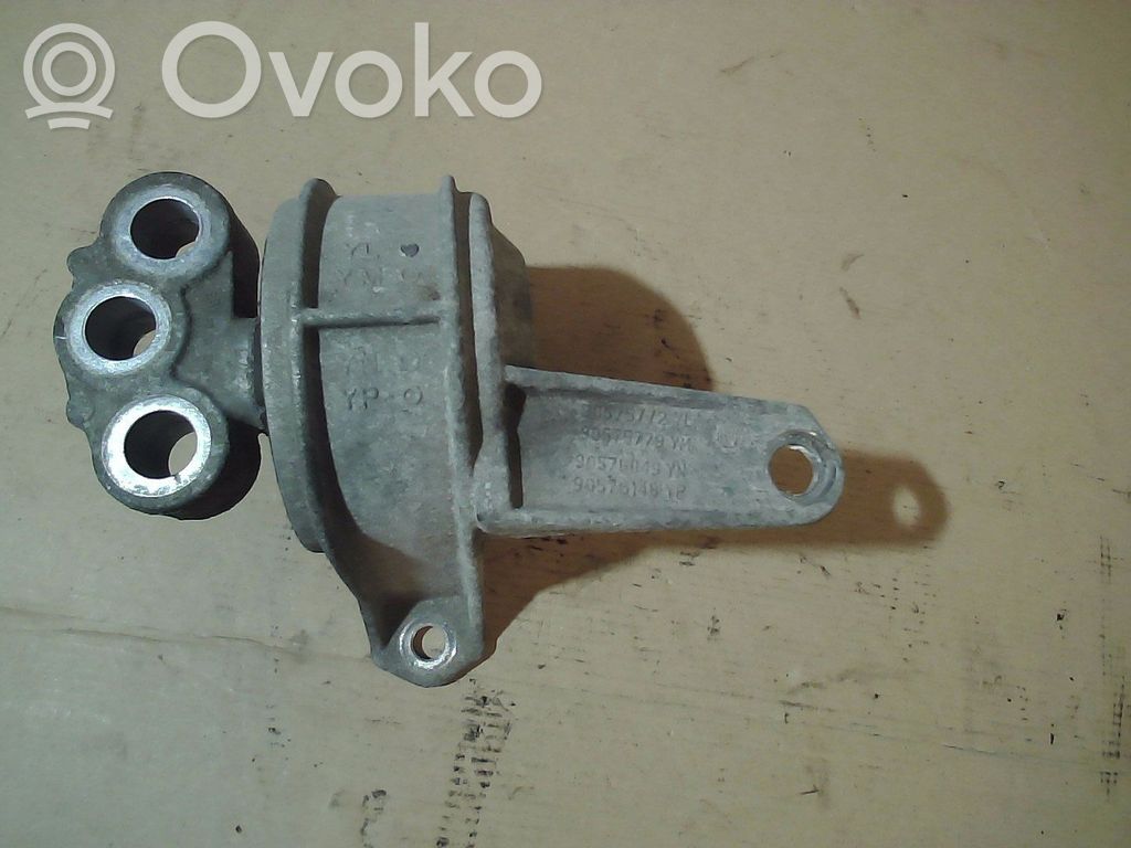 Engine mounting bracket   90575772,05684051