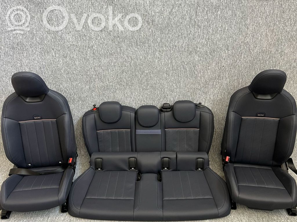 Interior set   52105A76BD3