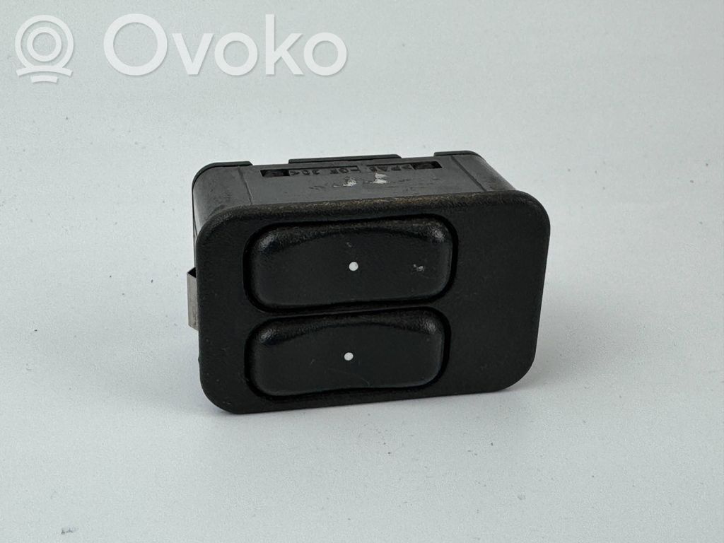 Opel Meriva A Electric window control switch 