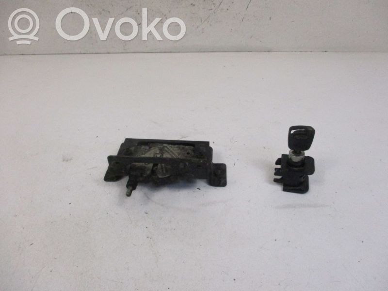 Engine bonnet/hood lock/catch