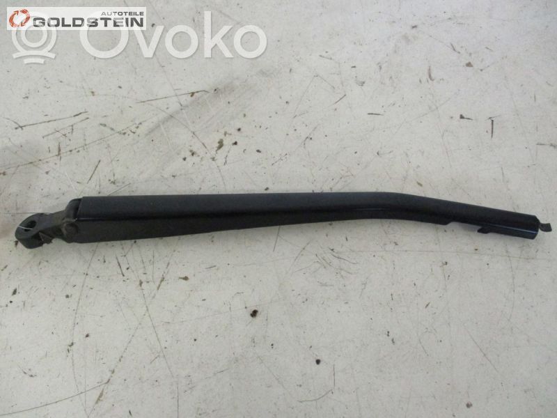 Priekšējā loga tīrītājs   7138507,7138507