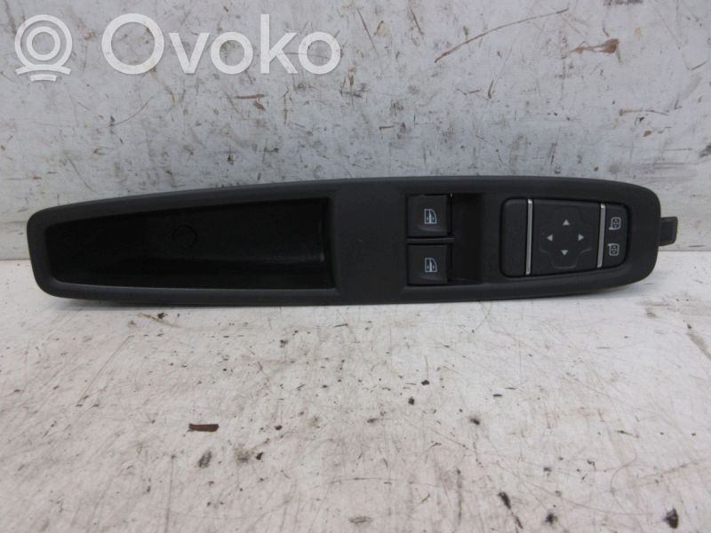 Electric window control switch   809517054R,255700068R,255700068R,809517054R