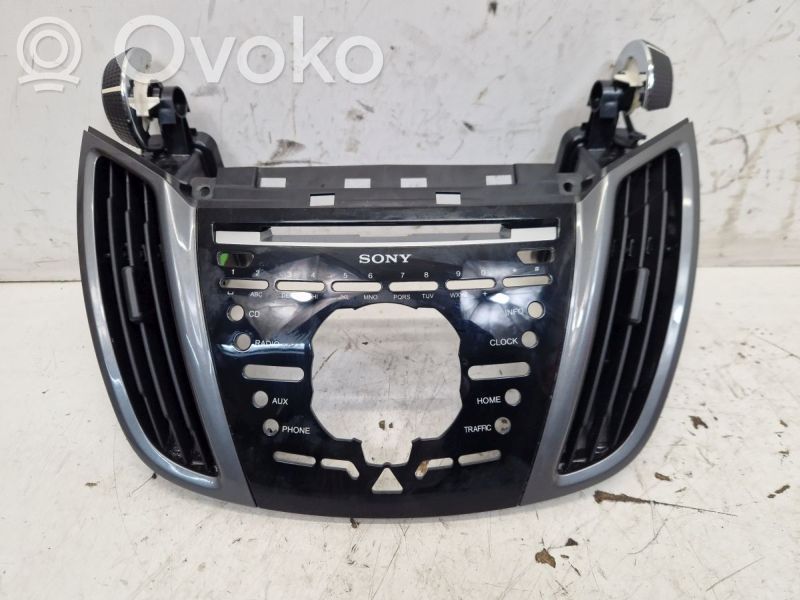 Front arch trim