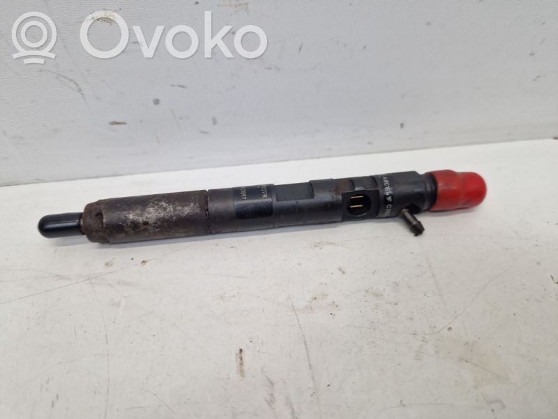 Inyector de combustible   8200421897,166001137R,166001137R,8200421897