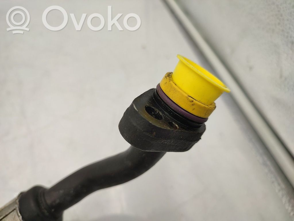 Ilmastointilaitteen putki (A/C)   64536925717