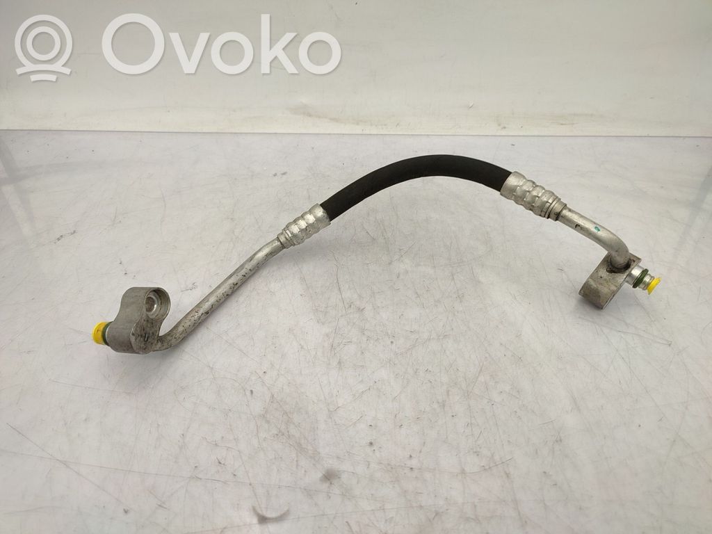 BMW 3 E46 Ilmastointilaitteen putki (A/C) 