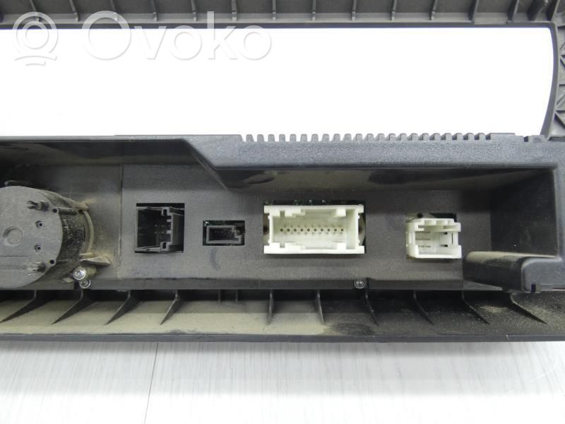 Climate control unit   64113446797