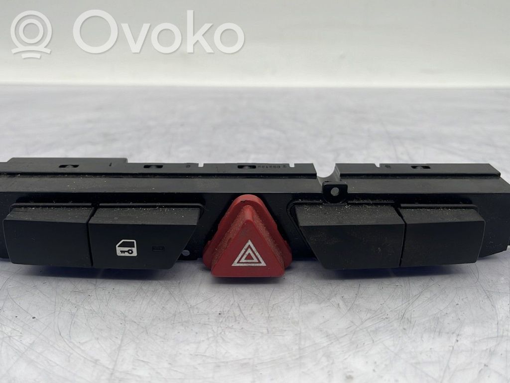 KIA Ceed Hazard light switch 