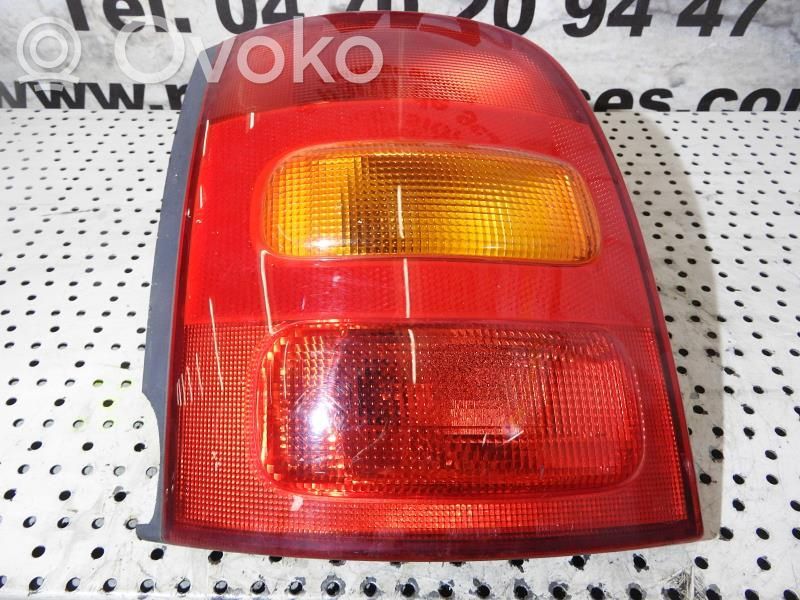 Nissan Micra Aizmugurējais lukturis virsbūvē 
