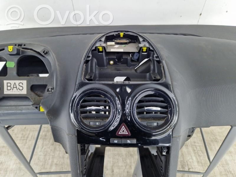 Opel Corsa D Panelis 