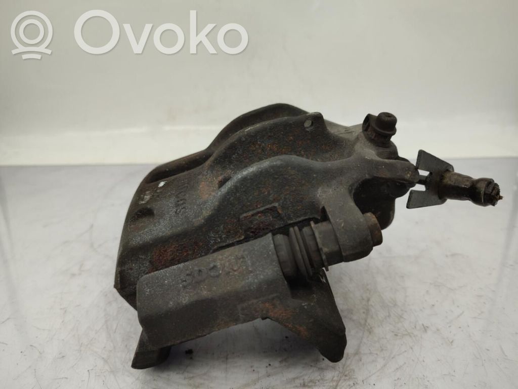 Peugeot 406 Zacisk hamulcowy przedni 