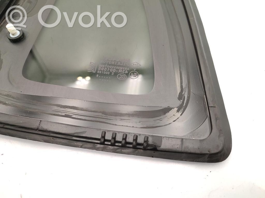 Renault Captur Rear side window 